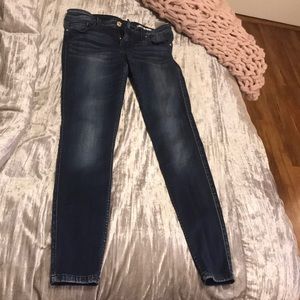 Guess Power Stretch Skinny Size 28 -low rise Jean